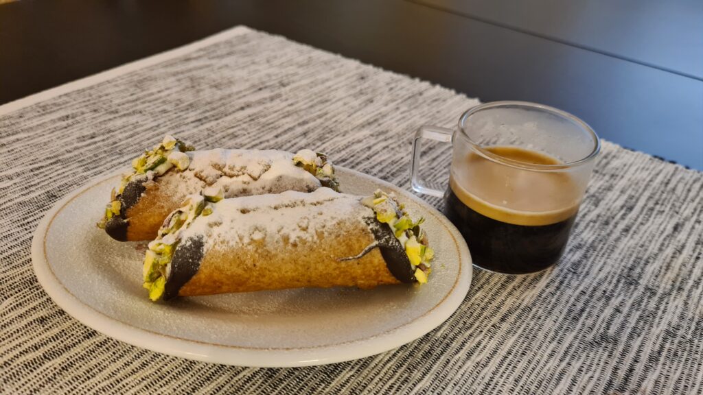 Sicilijanski kanoli (Cannoli Siciliani) 8 Servirani sicilijanski kanoli
