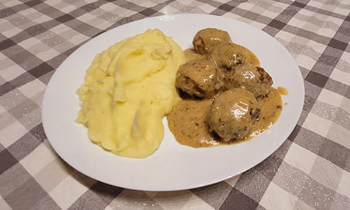 Domaće švedske ćufte (swedish meatballs) 3 Švedske ćufte sa krompir pireom